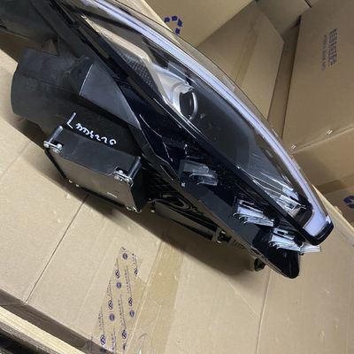 MG ZS 2019 ホワイト 左と右のヘッドライト OE 10550754 自動車フィットメント用
