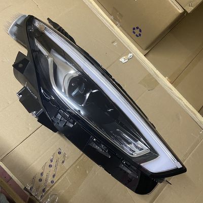 MG ZS 2019 ホワイト 左と右のヘッドライト OE 10550754 自動車フィットメント用