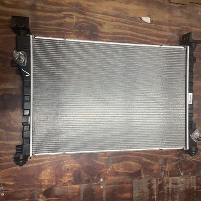 Maxus EV30 アルミプラスチック水タンク コンデンサーラディエーター ASM OE C00122258 自動車フィットメント用