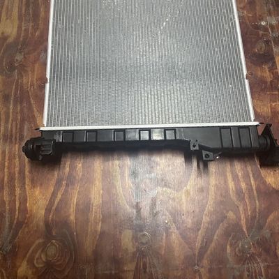Maxus EV30 アルミプラスチック水タンク コンデンサーラディエーター ASM OE C00122258 自動車フィットメント用