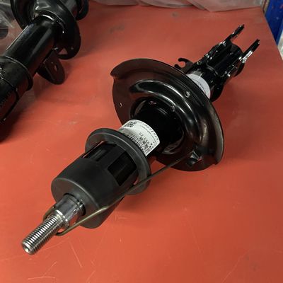 SAIC MG ZS 自動車装具 前左ショック吸収器 OE 10242405 オートサスペンション